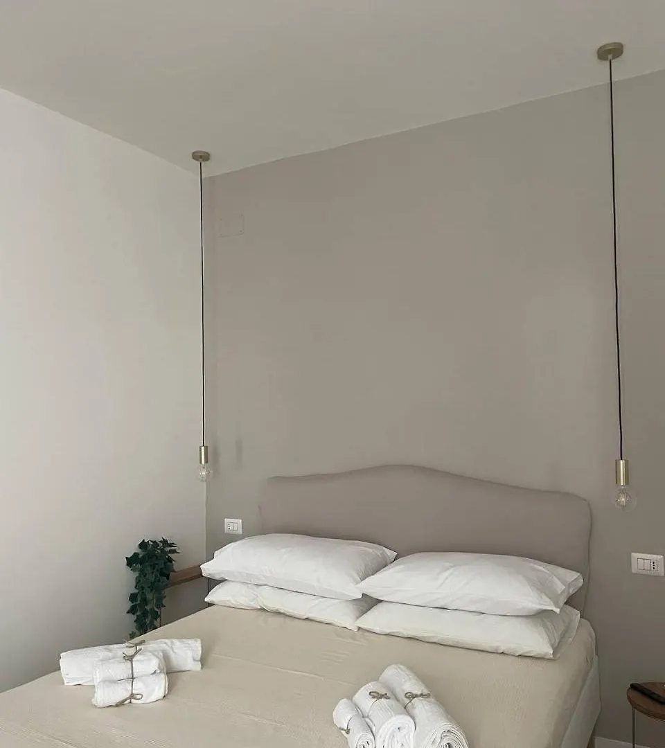 Bugnato Residence Napoli 0*,